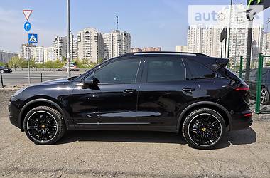 Позашляховик / Кросовер Porsche Cayenne 2016 в 