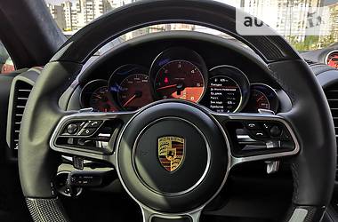 Позашляховик / Кросовер Porsche Cayenne 2016 в 