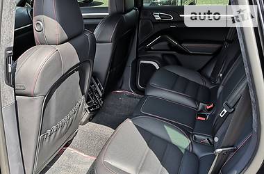 Позашляховик / Кросовер Porsche Cayenne 2016 в 