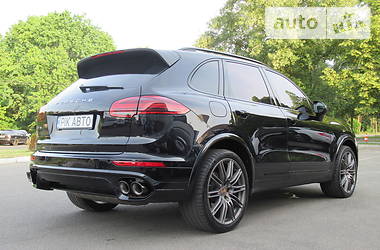 Позашляховик / Кросовер Porsche Cayenne 2015 в Києві