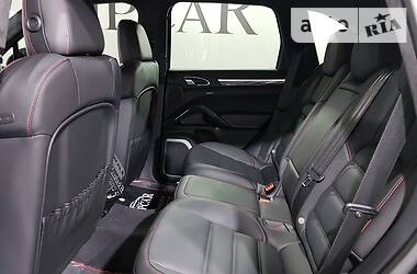 Внедорожник / Кроссовер Porsche Cayenne 2017 в 