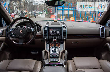 Внедорожник / Кроссовер Porsche Cayenne 2010 в 