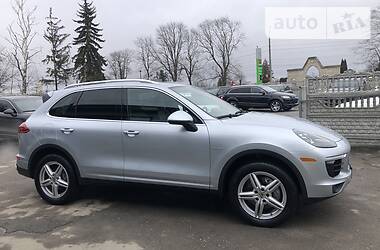 Внедорожник / Кроссовер Porsche Cayenne 2015 в 