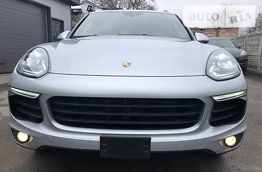 Внедорожник / Кроссовер Porsche Cayenne 2015 в 