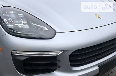 Внедорожник / Кроссовер Porsche Cayenne 2015 в 