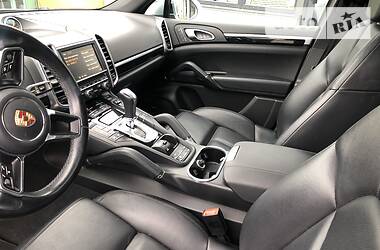 Внедорожник / Кроссовер Porsche Cayenne 2015 в 