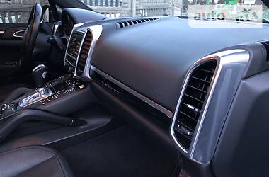 Позашляховик / Кросовер Porsche Cayenne 2013 в 