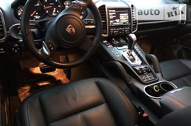 Позашляховик / Кросовер Porsche Cayenne 2013 в 