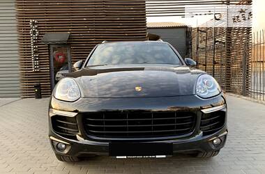 Внедорожник / Кроссовер Porsche Cayenne 2015 в 