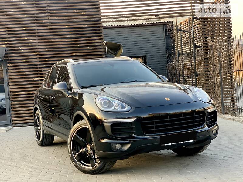 Внедорожник / Кроссовер Porsche Cayenne 2015 в 