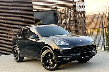 Внедорожник / Кроссовер Porsche Cayenne 2015 в 