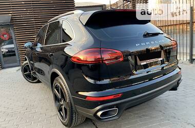 Внедорожник / Кроссовер Porsche Cayenne 2015 в 