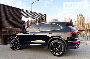 Внедорожник / Кроссовер Porsche Cayenne 2015 в 