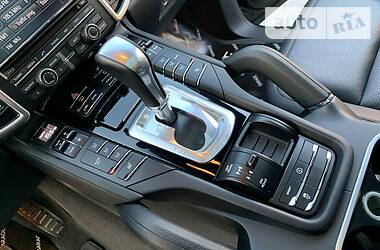 Внедорожник / Кроссовер Porsche Cayenne 2015 в 