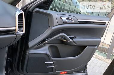 Внедорожник / Кроссовер Porsche Cayenne 2015 в 