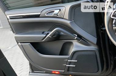 Внедорожник / Кроссовер Porsche Cayenne 2015 в 