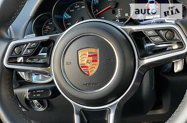 Внедорожник / Кроссовер Porsche Cayenne 2015 в 