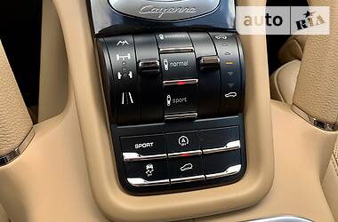 Позашляховик / Кросовер Porsche Cayenne 2012 в 