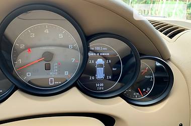 Позашляховик / Кросовер Porsche Cayenne 2012 в 