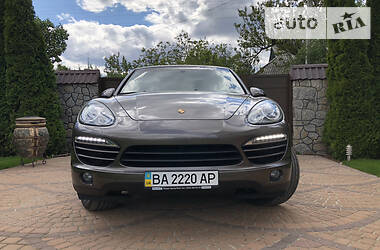 Внедорожник / Кроссовер Porsche Cayenne 2012 в 