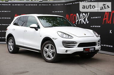 Позашляховик / Кросовер Porsche Cayenne 2013 в Києві