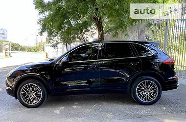 Внедорожник / Кроссовер Porsche Cayenne 2015 в 
