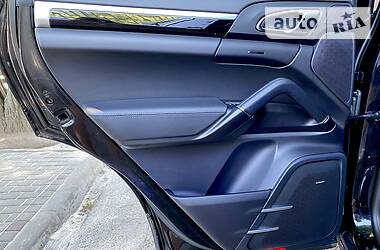 Внедорожник / Кроссовер Porsche Cayenne 2015 в 