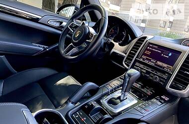 Внедорожник / Кроссовер Porsche Cayenne 2015 в 