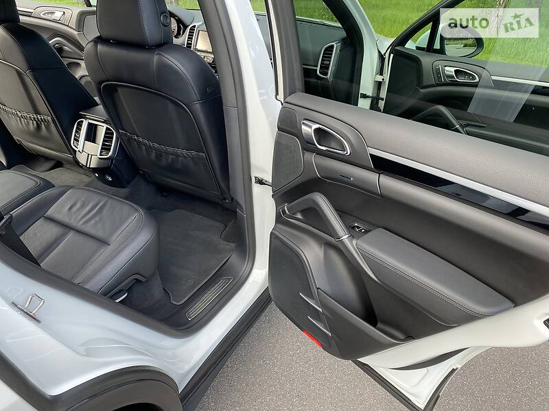 Позашляховик / Кросовер Porsche Cayenne 2014 в Києві