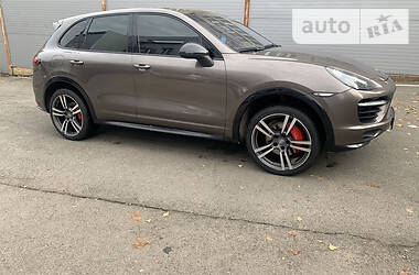 Внедорожник / Кроссовер Porsche Cayenne 2013 в Киеве