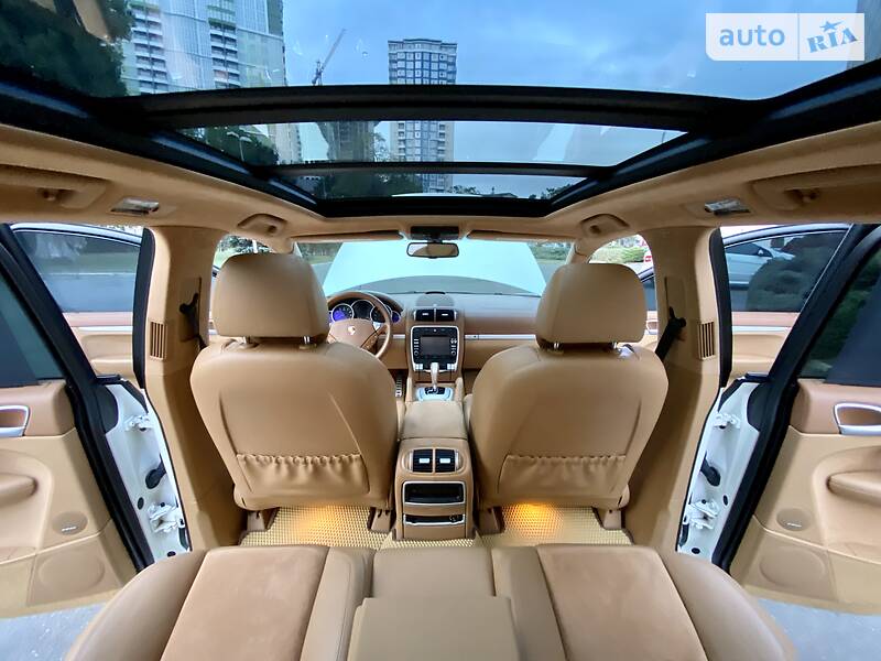 Внедорожник / Кроссовер Porsche Cayenne 2010 в 