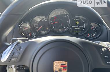 Позашляховик / Кросовер Porsche Cayenne 2013 в Житомирі