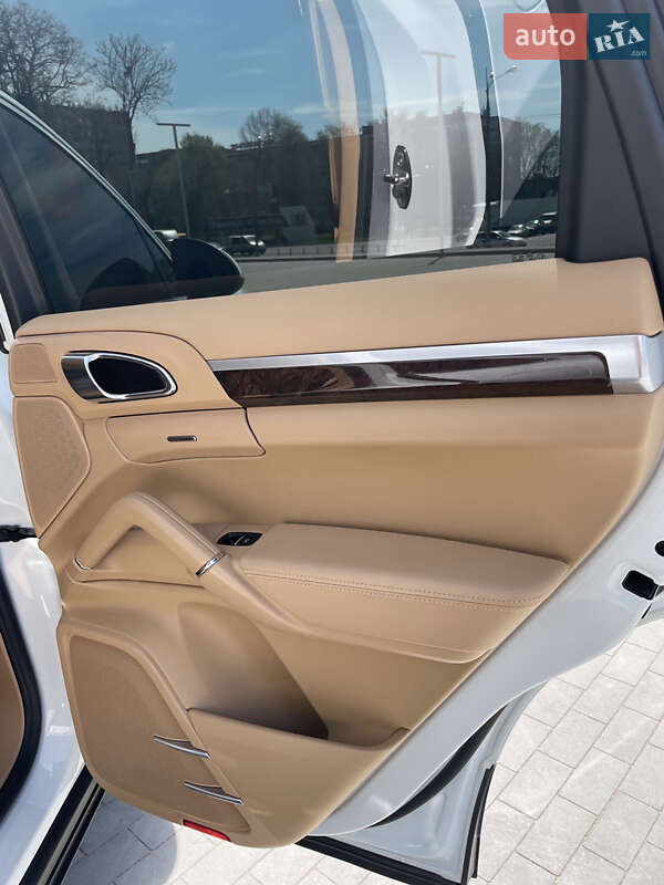 Внедорожник / Кроссовер Porsche Cayenne 2012 в Виннице
