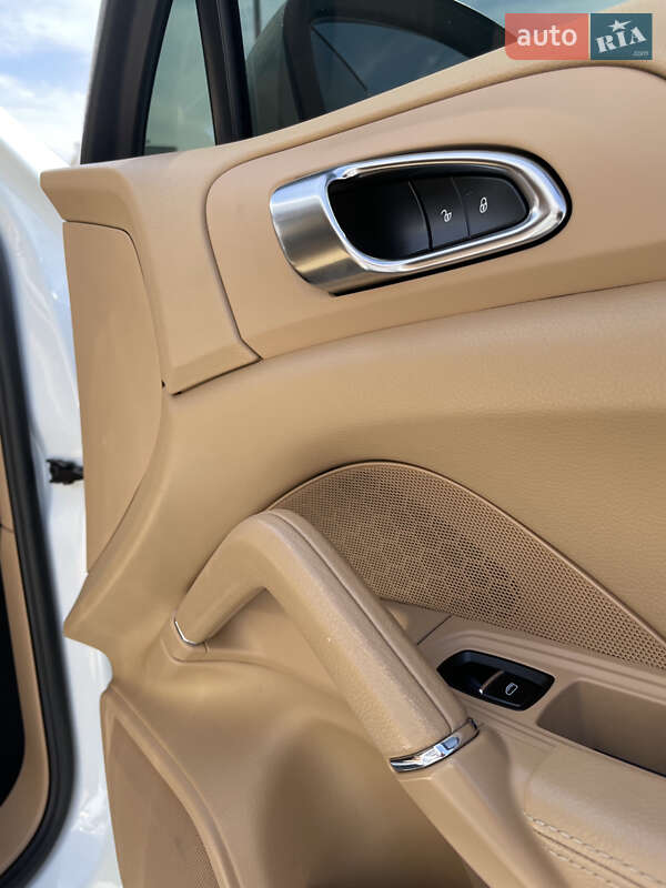 Внедорожник / Кроссовер Porsche Cayenne 2012 в Виннице