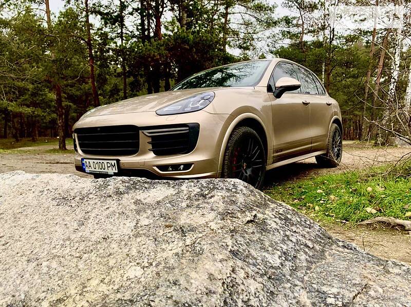 Позашляховик / Кросовер Porsche Cayenne 2016 в Києві
