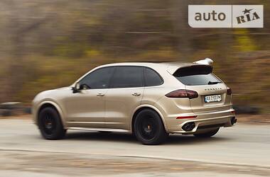 Внедорожник / Кроссовер Porsche Cayenne 2016 в 