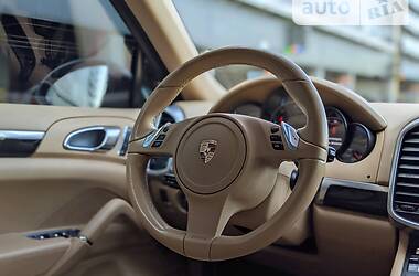 Внедорожник / Кроссовер Porsche Cayenne 2012 в 