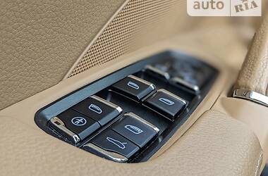 Внедорожник / Кроссовер Porsche Cayenne 2012 в 