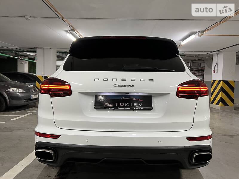 Внедорожник / Кроссовер Porsche Cayenne 2015 в Киеве