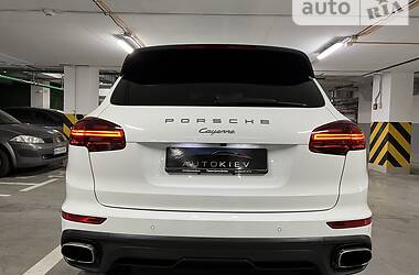 Позашляховик / Кросовер Porsche Cayenne 2015 в 