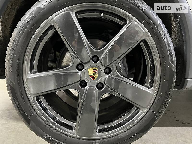 Внедорожник / Кроссовер Porsche Cayenne 2015 в Киеве