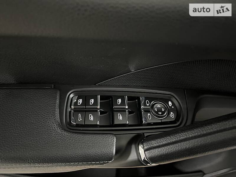 Внедорожник / Кроссовер Porsche Cayenne 2015 в Киеве