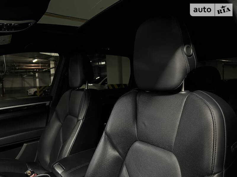 Внедорожник / Кроссовер Porsche Cayenne 2015 в Киеве