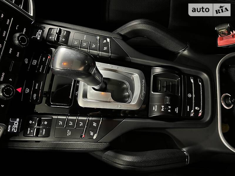 Внедорожник / Кроссовер Porsche Cayenne 2015 в Киеве