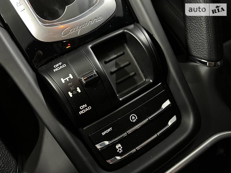 Внедорожник / Кроссовер Porsche Cayenne 2015 в Киеве