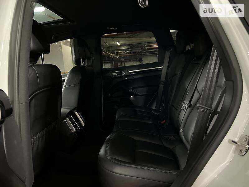 Внедорожник / Кроссовер Porsche Cayenne 2015 в Киеве