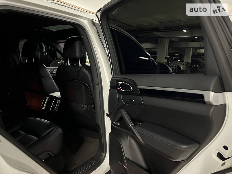 Внедорожник / Кроссовер Porsche Cayenne 2015 в Киеве