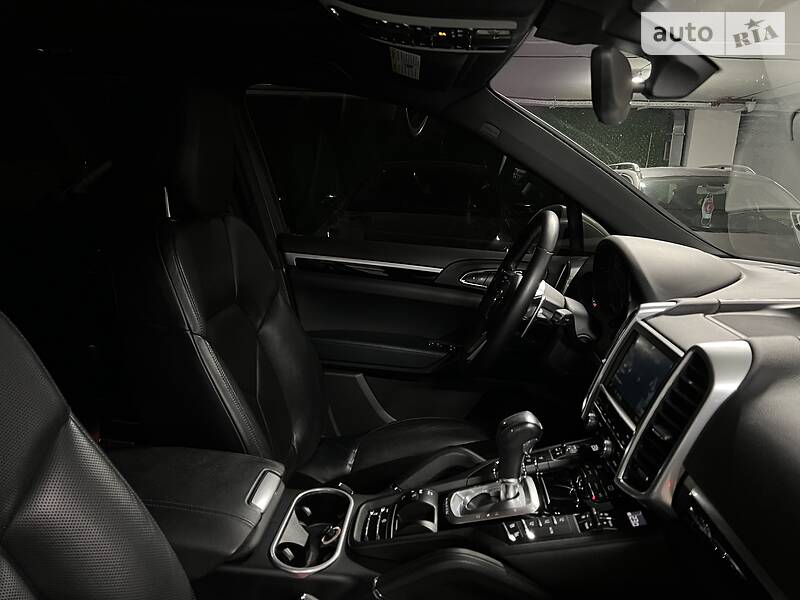 Внедорожник / Кроссовер Porsche Cayenne 2015 в Киеве