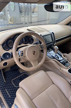 Внедорожник / Кроссовер Porsche Cayenne 2012 в 