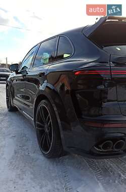 Внедорожник / Кроссовер Porsche Cayenne 2016 в 